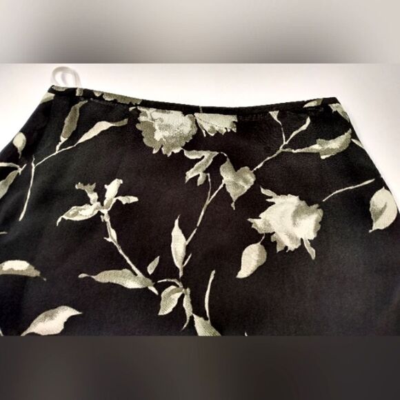 Mondi Floral Skirt & Square Scarf Rolled Hem Sheer Lined - Picture 5 of 10